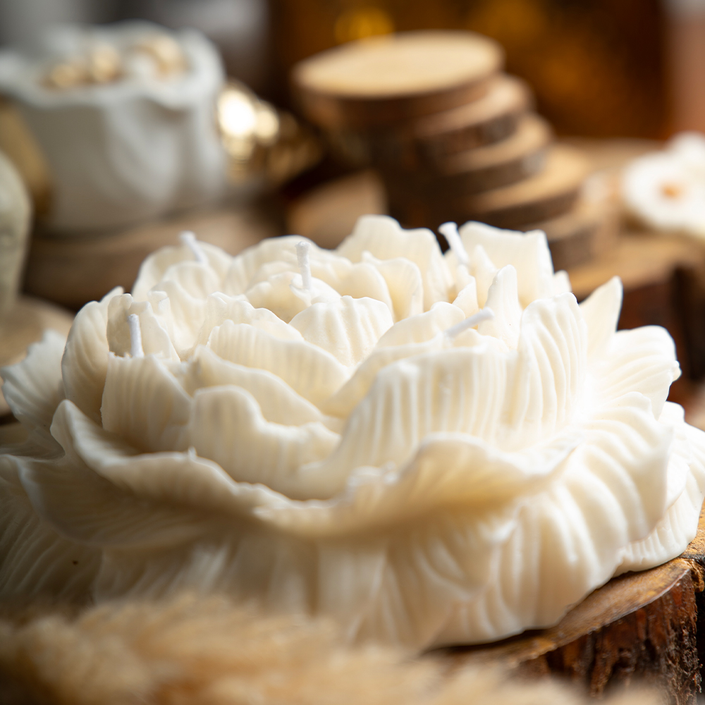 Large Peony Candle - Image 3